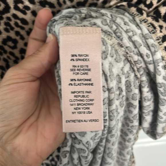 Philosophy Women’s Black and Tan Leopard Print Short Sleeve Tee Shirt Size 1X - Picture 5 of 5